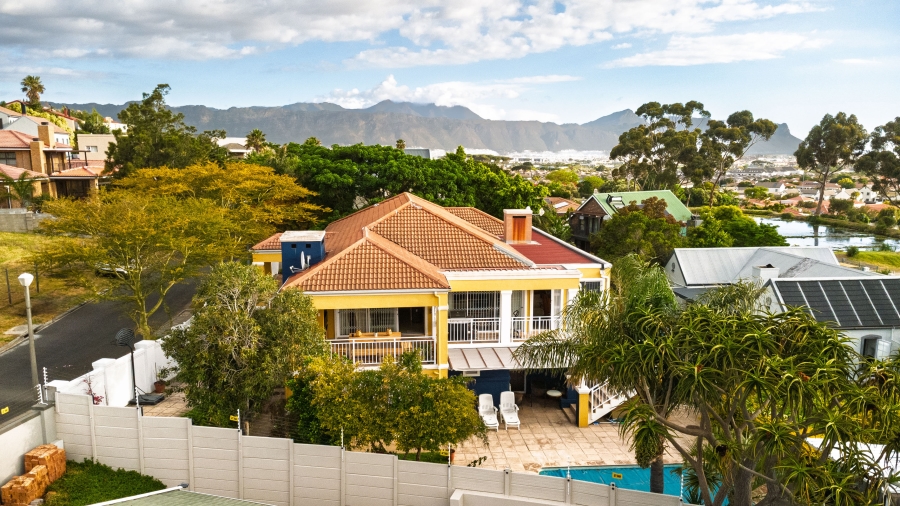 6 Bedroom Property for Sale in Olive Grove Western Cape